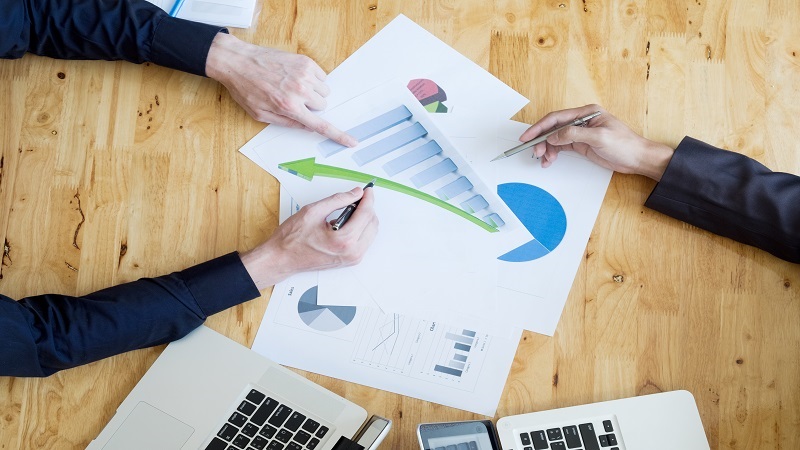 The Impact of Financial Market Trends on Investment Decisions